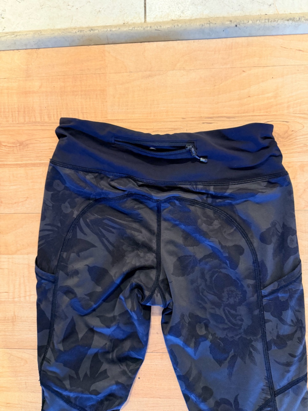 lululemon athletica Black Floral Print Leggings - Picture 4 of 5